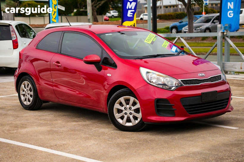 Red 2015 Kia RIO Hatchback S