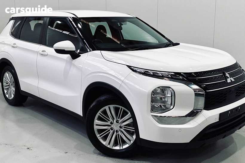 White 2024 Mitsubishi Outlander SUV ES F