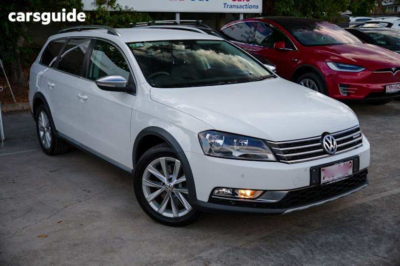 White 2013 Volkswagen Passat Wagon Alltrack