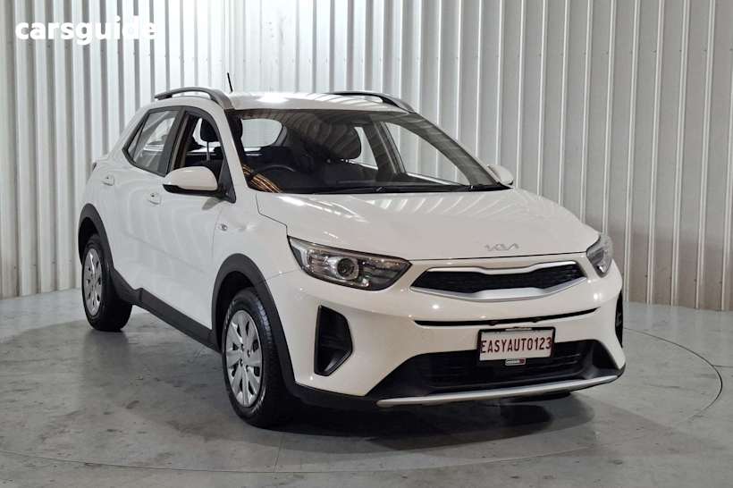 White 2022 Kia Stonic Wagon S