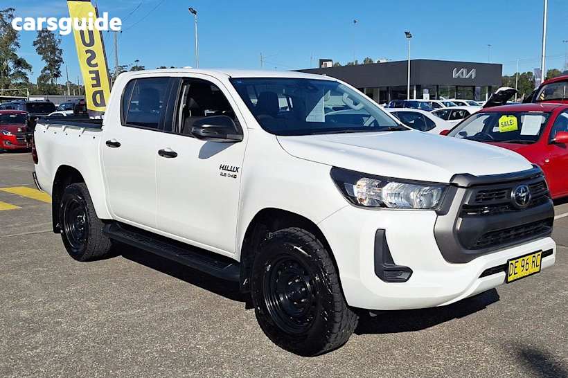 White 2022 Toyota Hilux Double Cab Pick Up Sr (4X4)