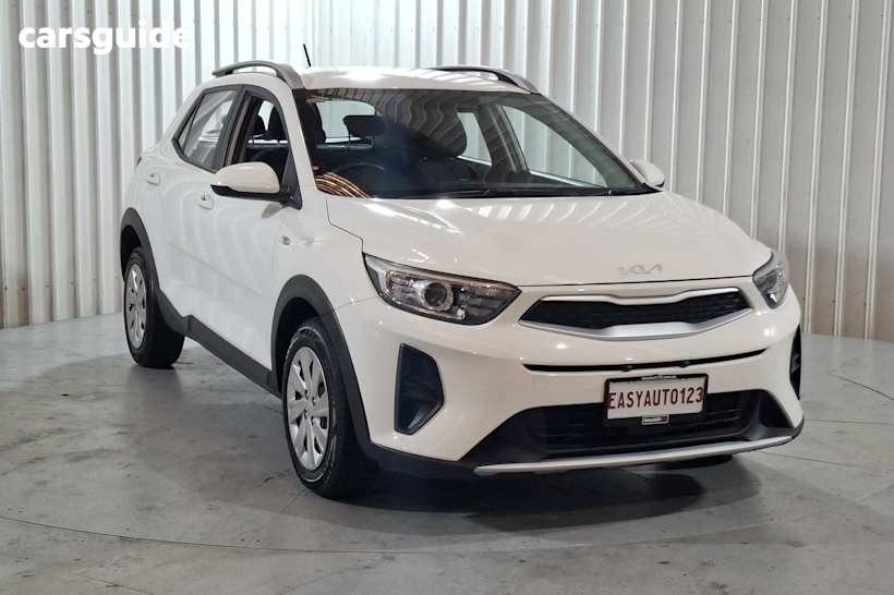 White 2022 Kia Stonic Wagon S