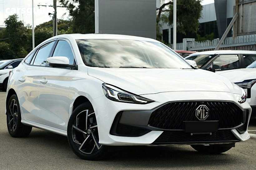 White 2025 MG MG5 Sedan Essence