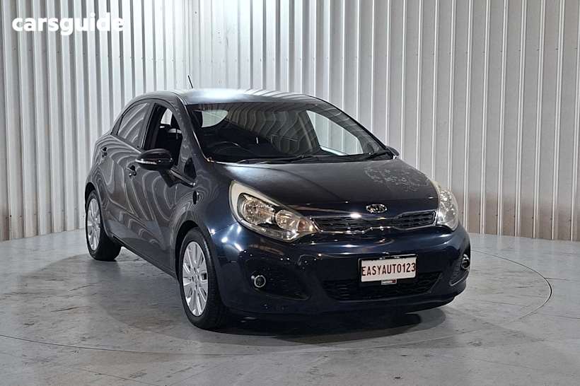 Grey 2012 Kia RIO Hatchback Si