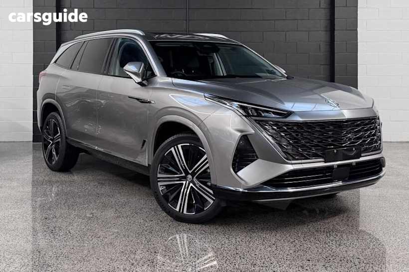 Silver 2025 MG Qs Wagon Essence Awd