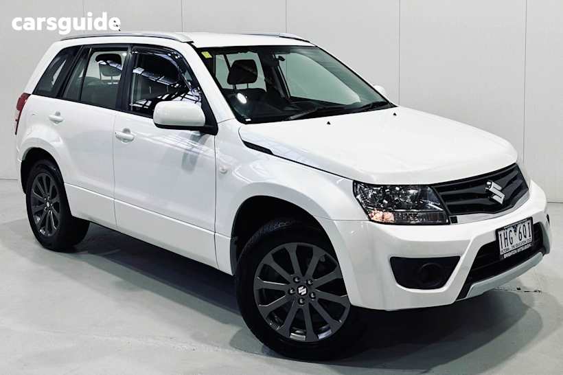 White 2016 Suzuki Grand Vitara SUV NAVIGATOR R