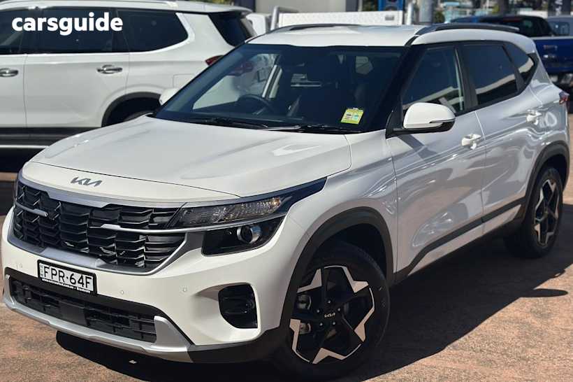 White 2025 Kia Seltos Wagon Sport+ (Fwd)