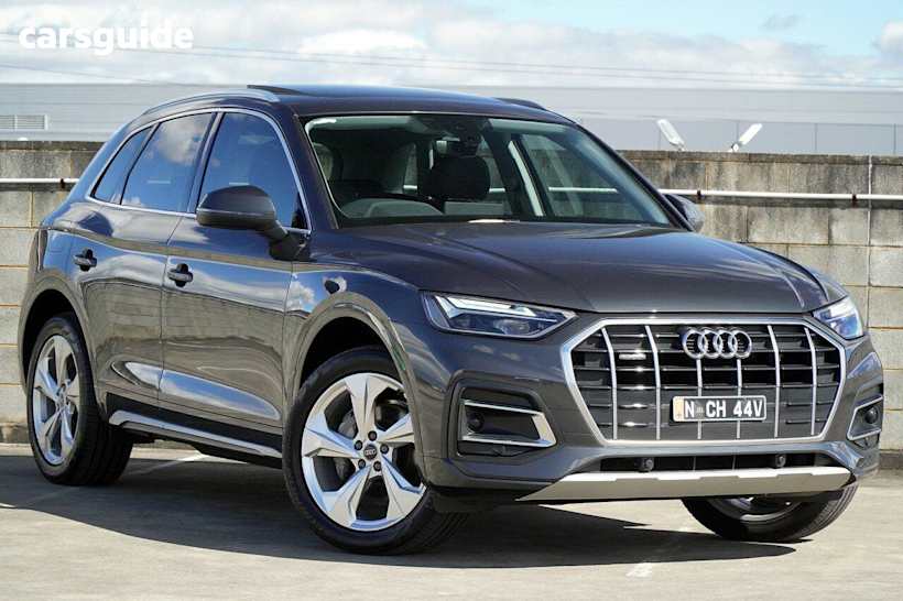 Grey 2023 Audi Q5 SUV 40 TDI 4X4