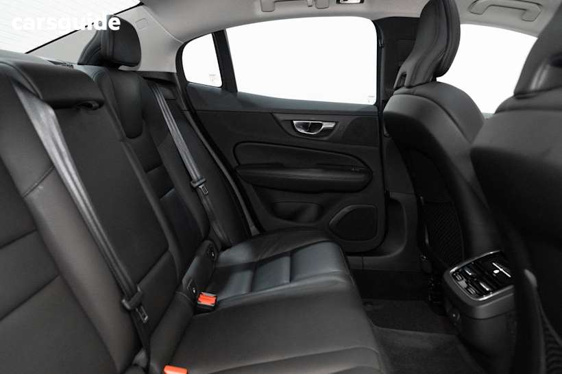 White 2021 Volvo S60 Sedan B5 Inscription Mhev