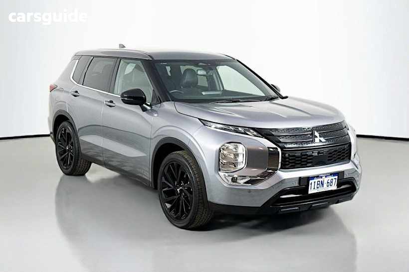 Silver 2023 Mitsubishi Outlander Wagon Ls Black Edition 7 Seat (2Wd)