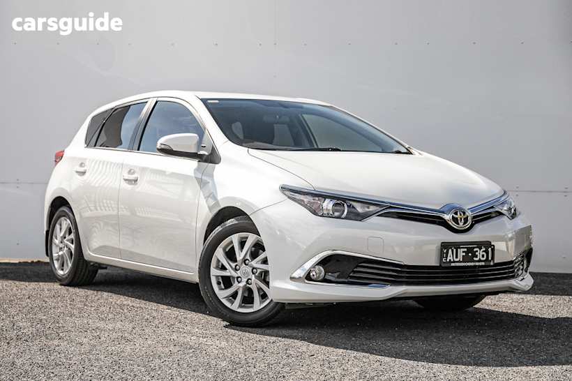 White 2018 Toyota Corolla Hatchback Ascent Sport