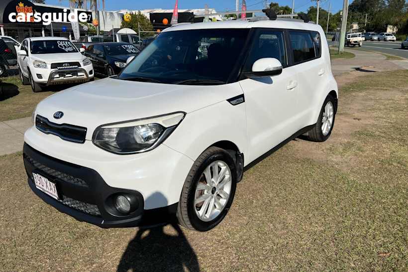 White 2016 Kia Soul Hatchback Si