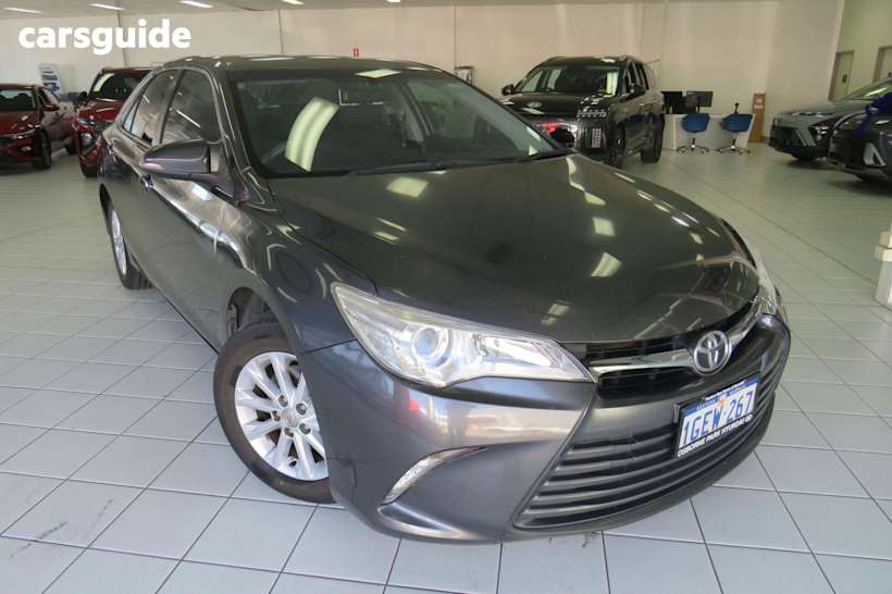 Grey 2016 Toyota Camry Sedan ALTISE F