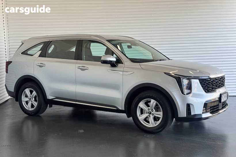 Silver 2023 Kia Sorento SUV S 4X4