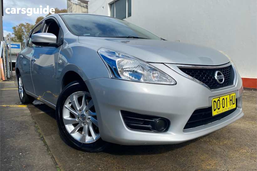 Silver 2015 Nissan Pulsar Hatchback St