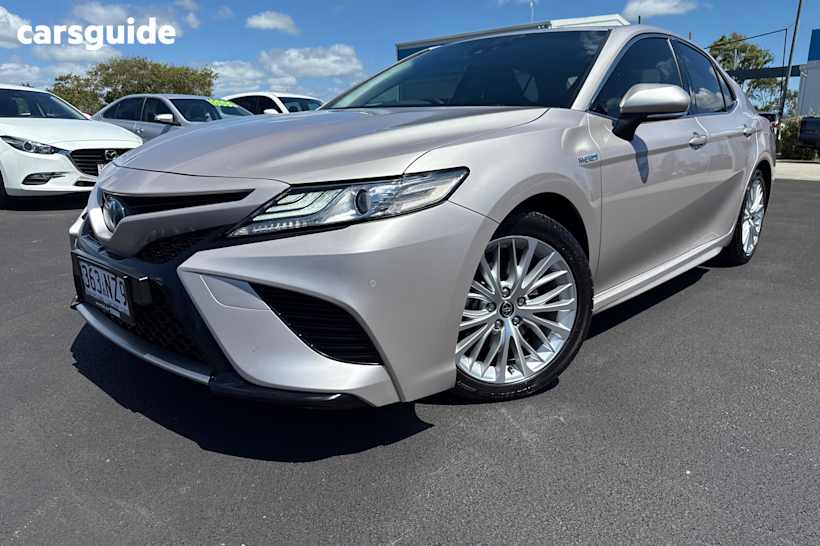 Black 2018 Toyota Camry Sedan SL F
