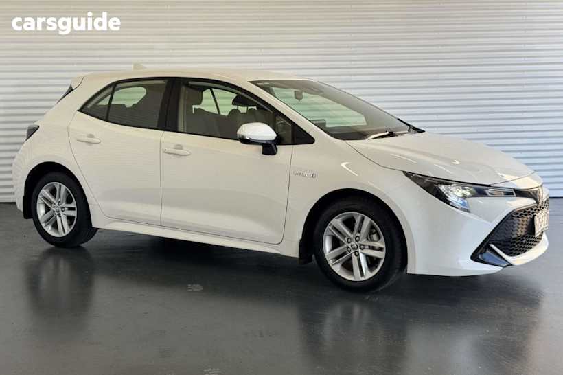 White 2022 Toyota Corolla Hatch ASCENT SPORT HYBRID F