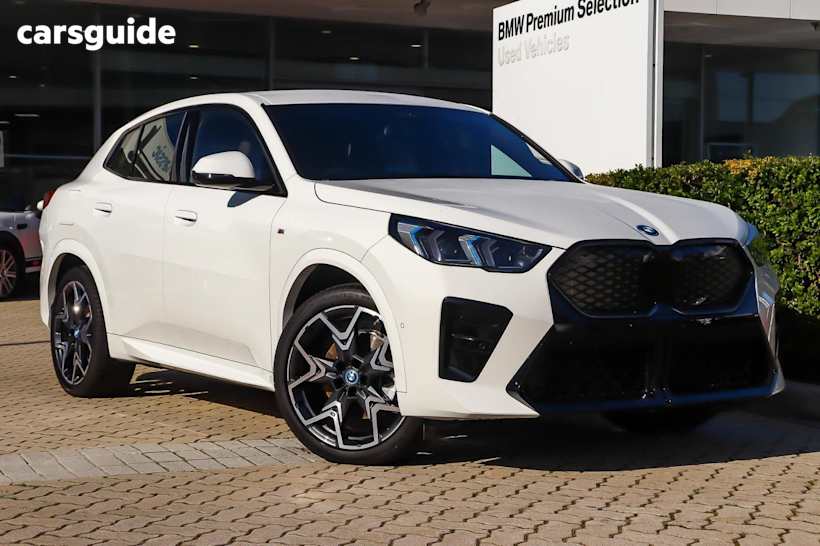 White 2024 BMW IX2 SUV XDRIVE30 M SPORT 4WD