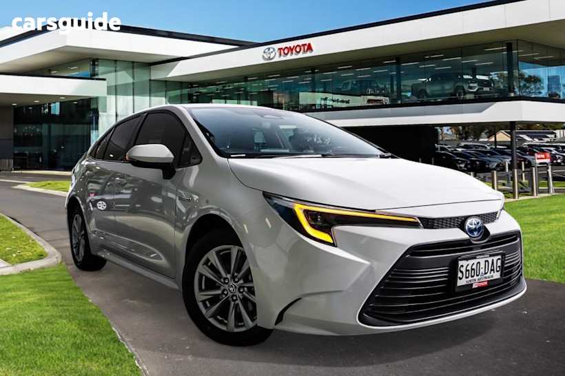 White 2023 Toyota Corolla Sedan SX HYBRID F