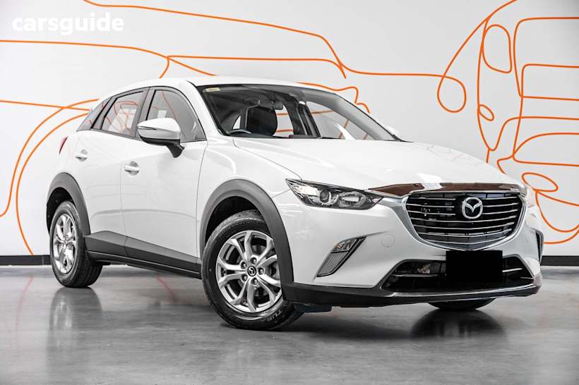 Silver 2017 Mazda CX-3 SUV MAXX F