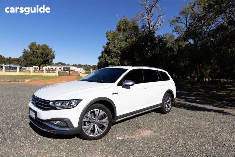 White 2022 Volkswagen Passat SUV ALLTRACK 162TSI 4WD