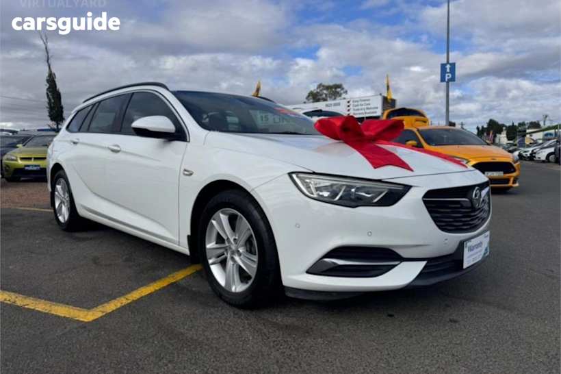 White 2018 Holden Commodore SUV LT F