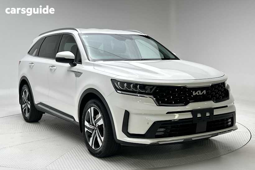 White 2023 Kia Sorento SUV SPORT+ F