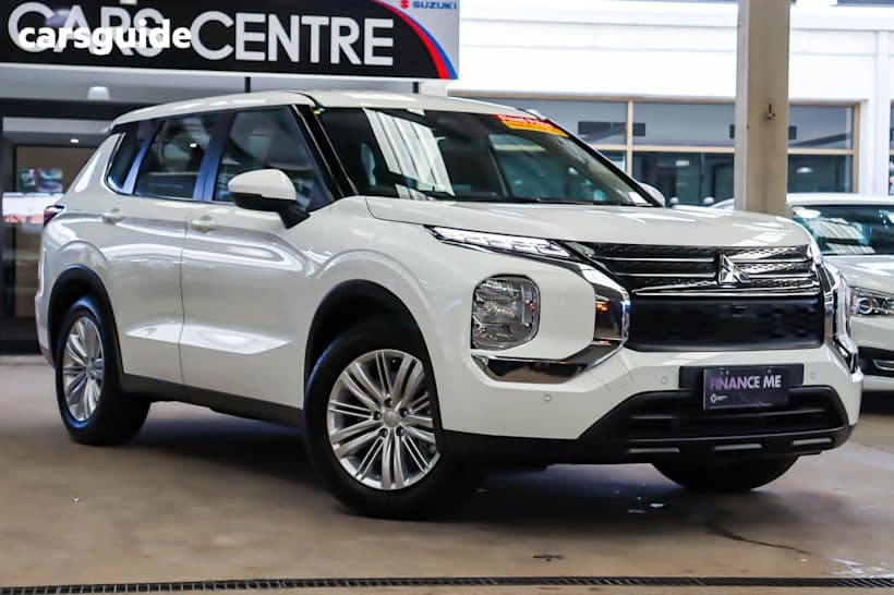 White 2024 Mitsubishi Outlander SUV ES F