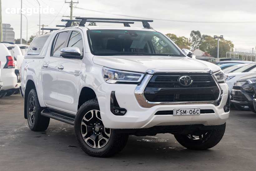 White 2022 Toyota Hilux Ute Tray SR5 4X4