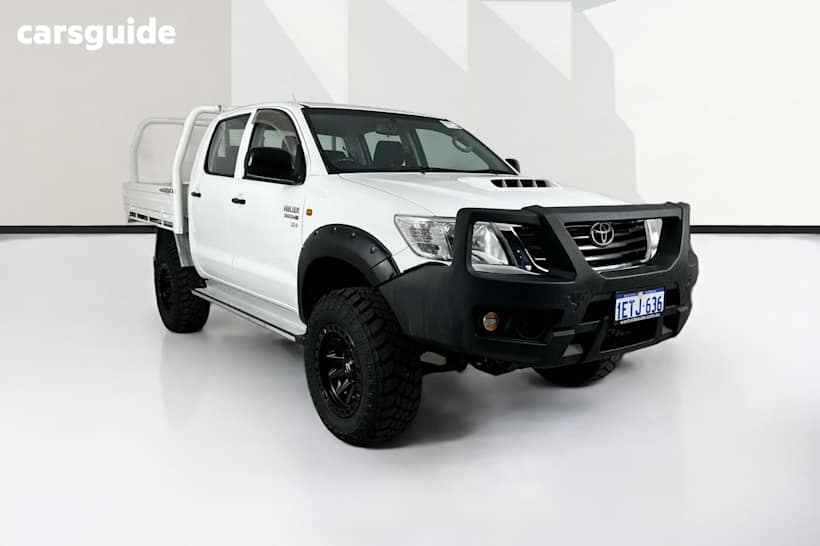 White 2015 Toyota Hilux Dual Cab Chassis Sr (4X4)