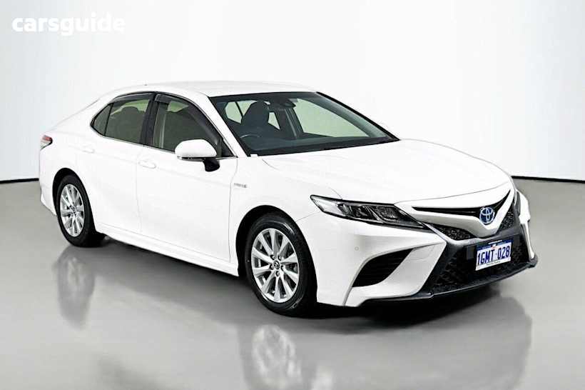 White 2018 Toyota Camry Sedan Ascent Sport (Hybrid)