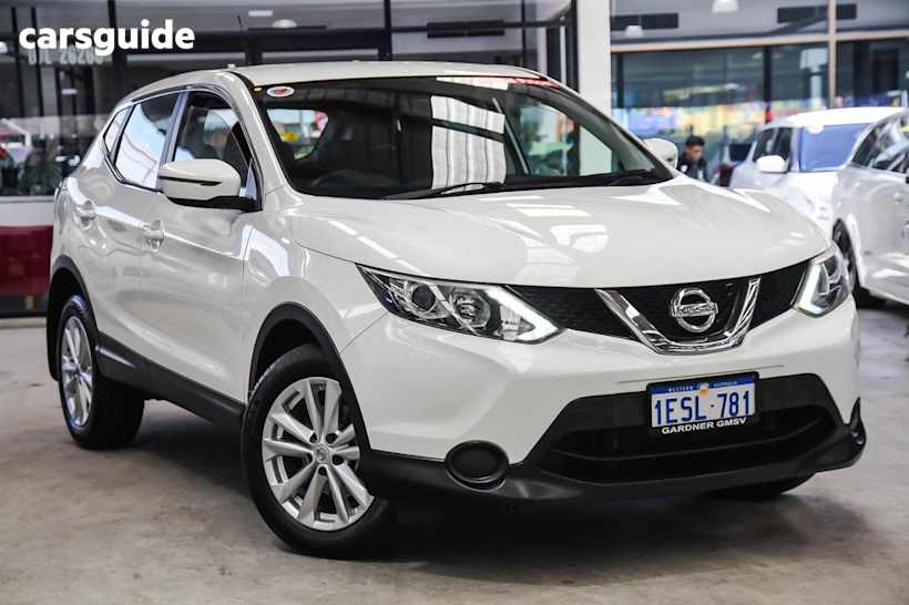 White 2015 Nissan Qashqai SUV ST F