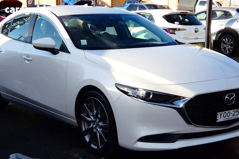 White 2019 Mazda 3 Sedan G20 Evolve