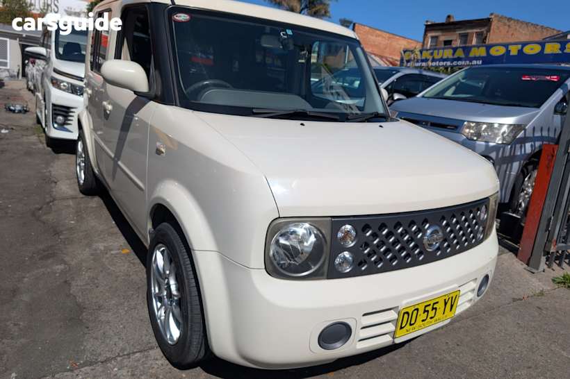 White 2005 Nissan Cube Wagon