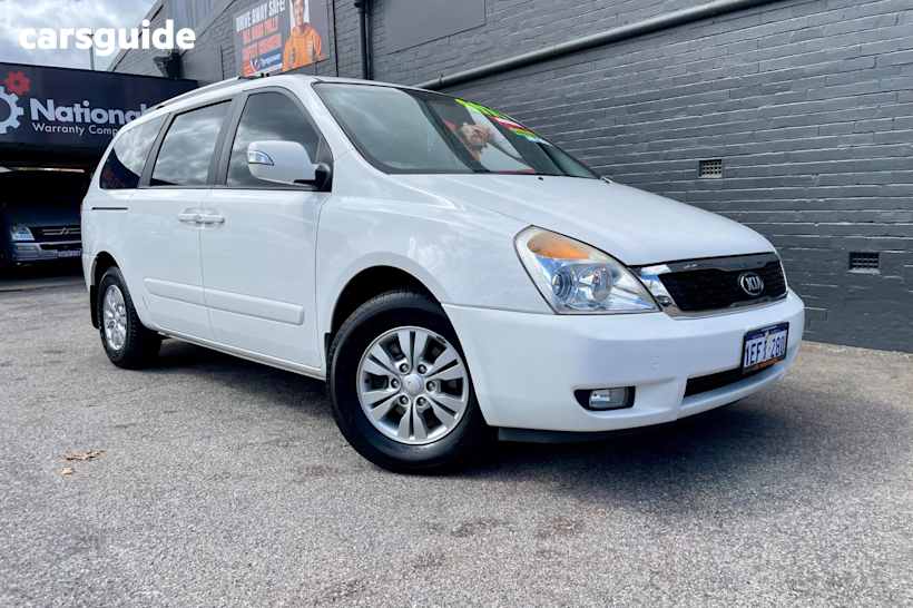 White 2012 Kia Grand Carnival SUV SI F