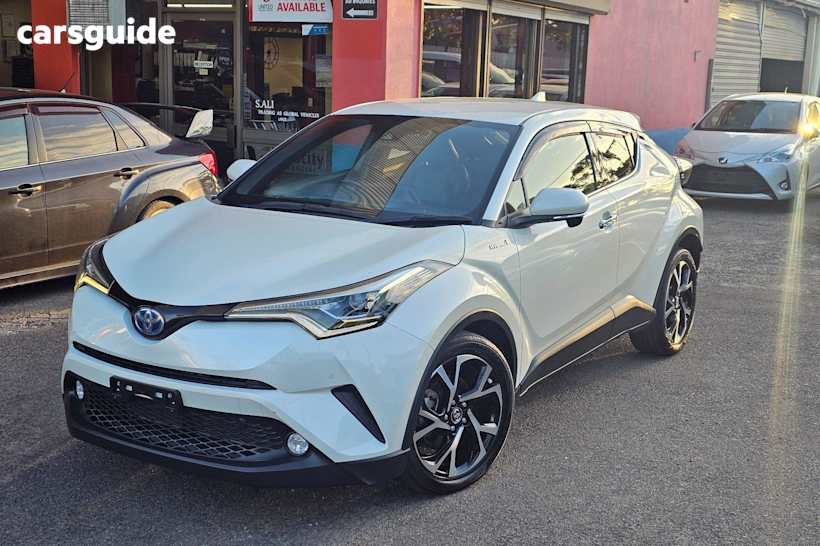White 2018 Toyota C-HR SUV (HYBRID) ZYX10