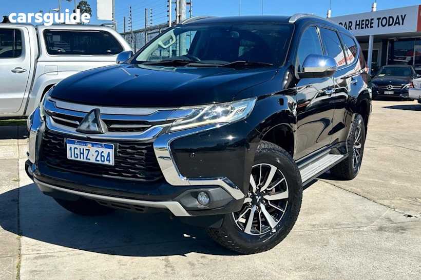Black 2017 Mitsubishi Pajero Sport SUV EXCEED 4X4
