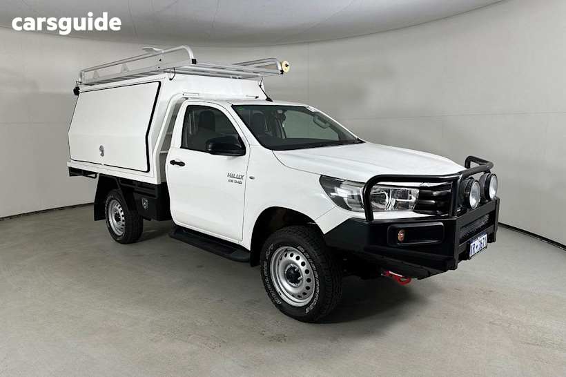 White 2018 Toyota Hilux Cab Chassis Sr (4X4)