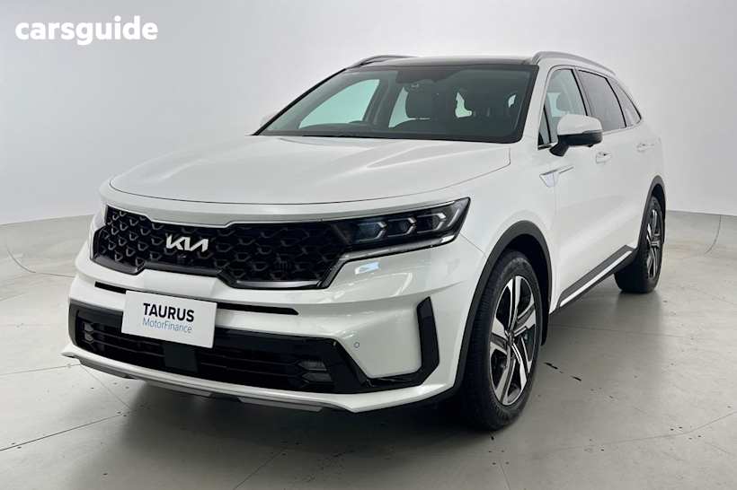 White 2023 Kia Sorento SUV PHEV GT-LINE 4X4