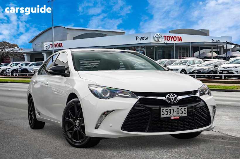 White 2017 Toyota Camry Sedan RZ F