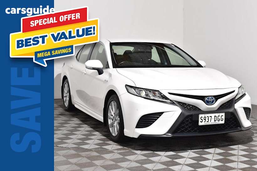 White 2019 Toyota Camry Sedan ASCENT SPORT F