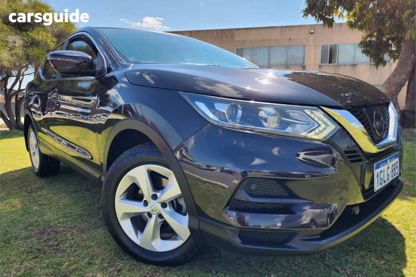 Black 2017 Nissan Qashqai Wagon St