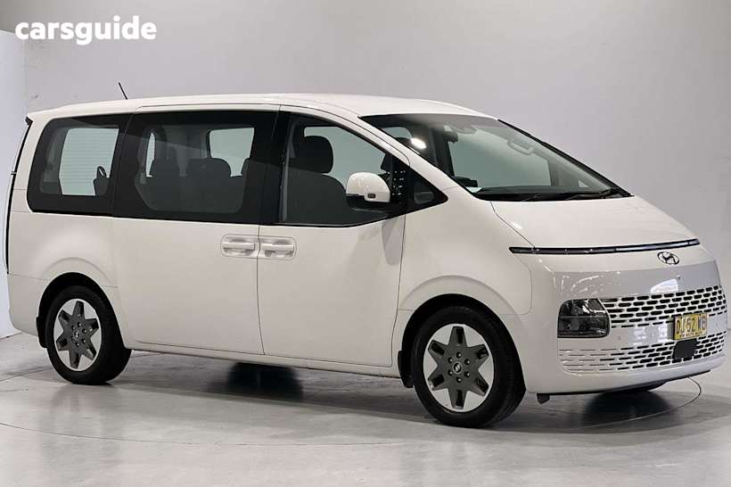 White 2023 Hyundai Staria SUV 4X4