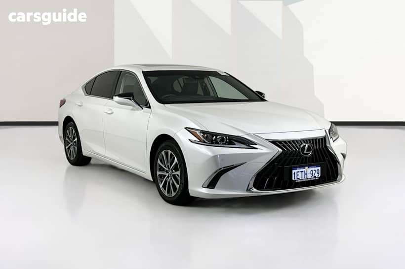 White 2023 Lexus ES300H Sedan Luxury (Hybrid)