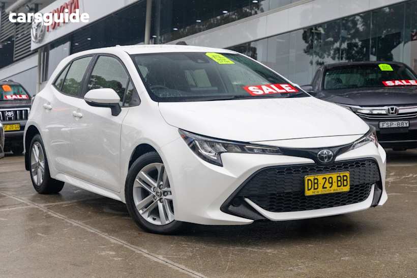 White 2021 Toyota Corolla Hatch ASCENT SPORT F