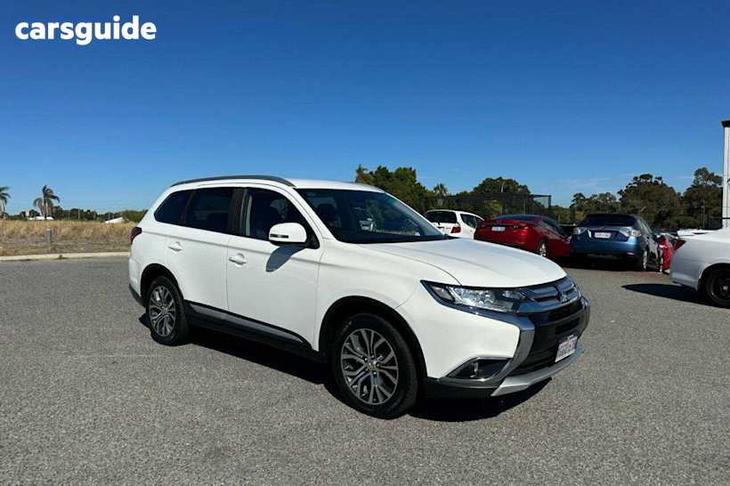 White 2016 Mitsubishi Outlander Wagon Ls (4X2)