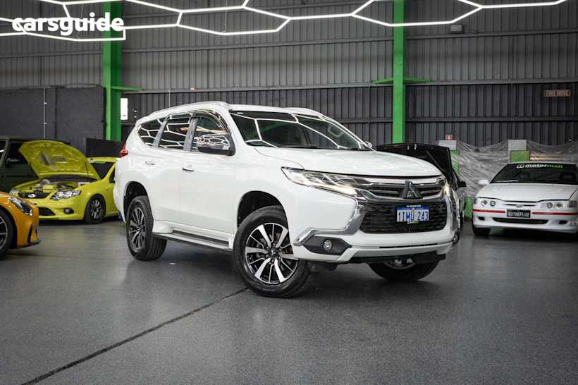 White 2016 Mitsubishi Pajero Sport SUV GLS 4X4