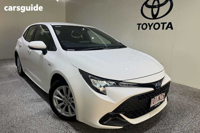 White 2025 Toyota Corolla Hatch ASCENT SPORT HYBRID F