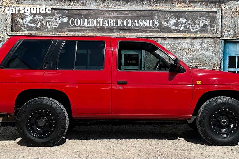 Red 1992 Nissan Pathfinder Wagon St (4X4)