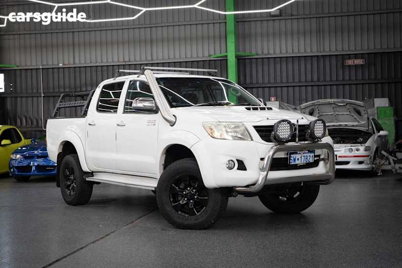 White 2013 Toyota Hilux Dual Cab Pick-up Sr5 (4X4)
